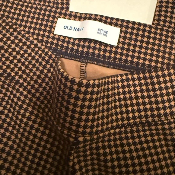 Old Navy High-Waisted Stevie Houndstooth Printed Ponte-Knit Pants - Picture 7 of 10